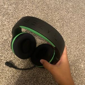 RAZER XBOX HEADSET NEVER WORN